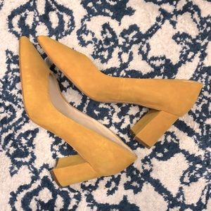 MARC FISHER Yellow suede Caitlin Pump, 9.5M